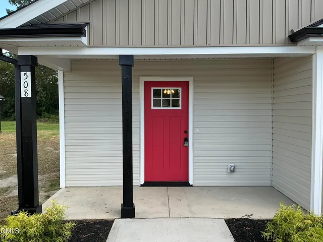 a view of a house with entryway
