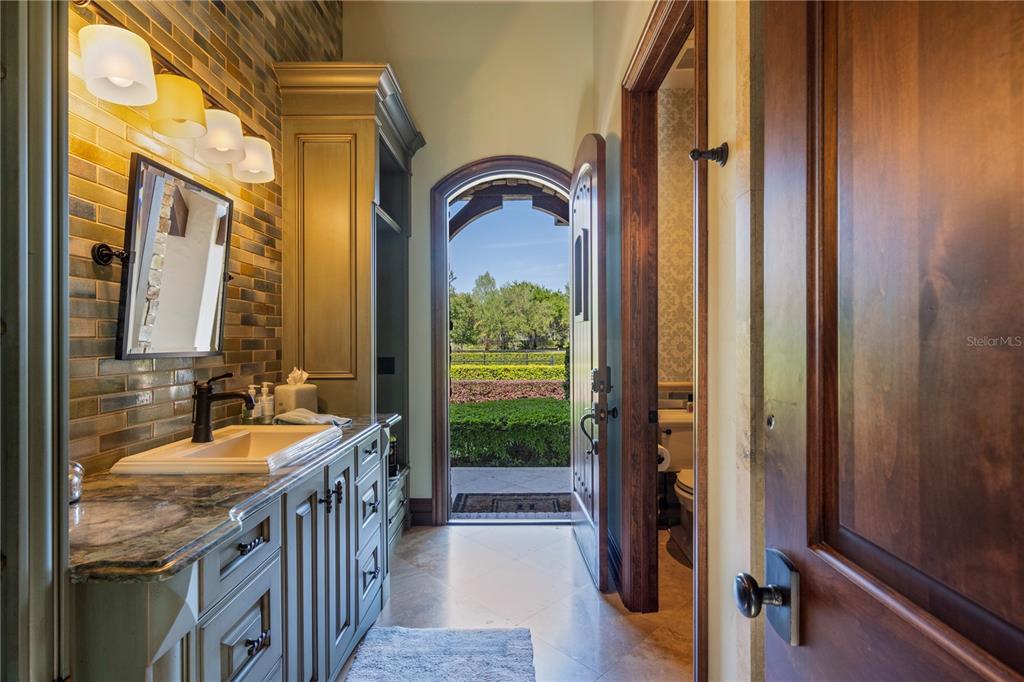 9121 Tibet Pointe Circle Windermere, FL 34786 - Photo 75 of 100
