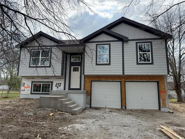 $365,000 | 21608 South Clairmont Street, Peculiar, MO 64078