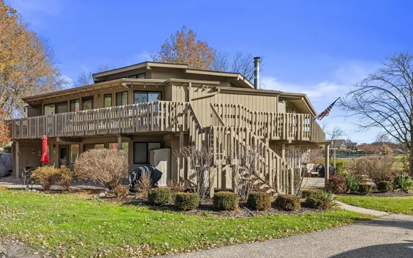 $445,000 | 701 Country Club Drive, Unit E, Fontana, WI 53125