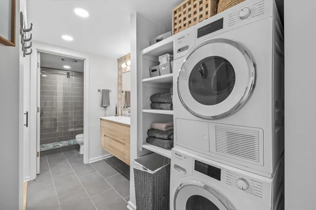 $489,000 | 701 Country Club Drive, Unit E, Fontana, WI 53125