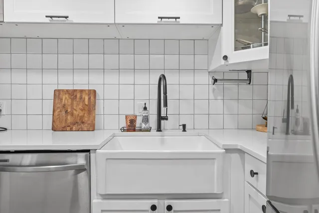 $489,000 | 701 Country Club Drive, Unit E, Fontana, WI 53125