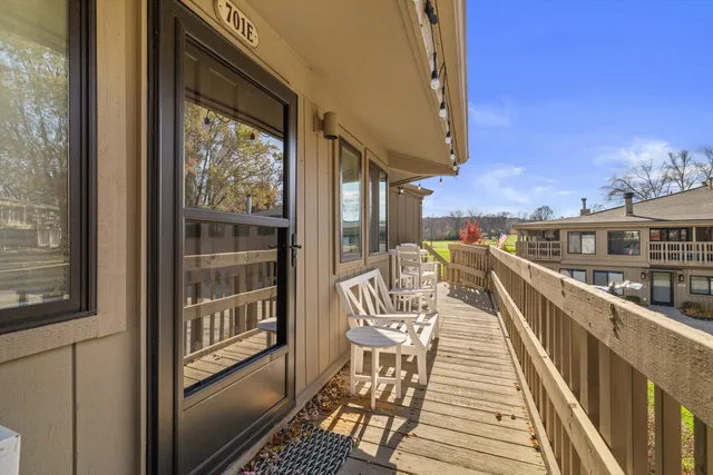 $489,000 | 701 Country Club Drive, Unit E, Fontana, WI 53125