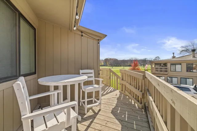 $489,000 | 701 Country Club Drive, Unit E, Fontana, WI 53125