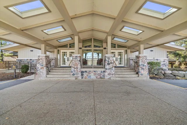 $489,000 | 701 Country Club Drive, Unit E, Fontana, WI 53125