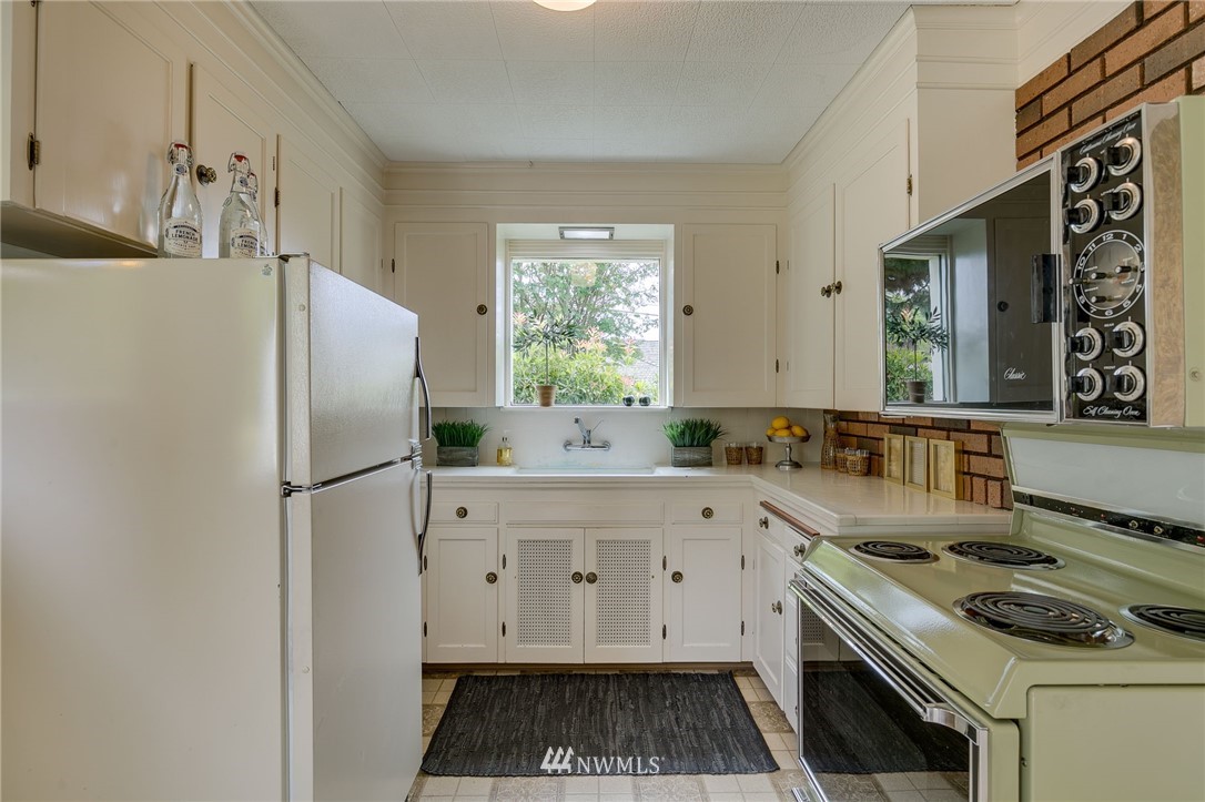 2602 29th Avenue West Seattle, WA 98199 - Photo 11 of 40 a kitchen with a refrigerator stove and sink