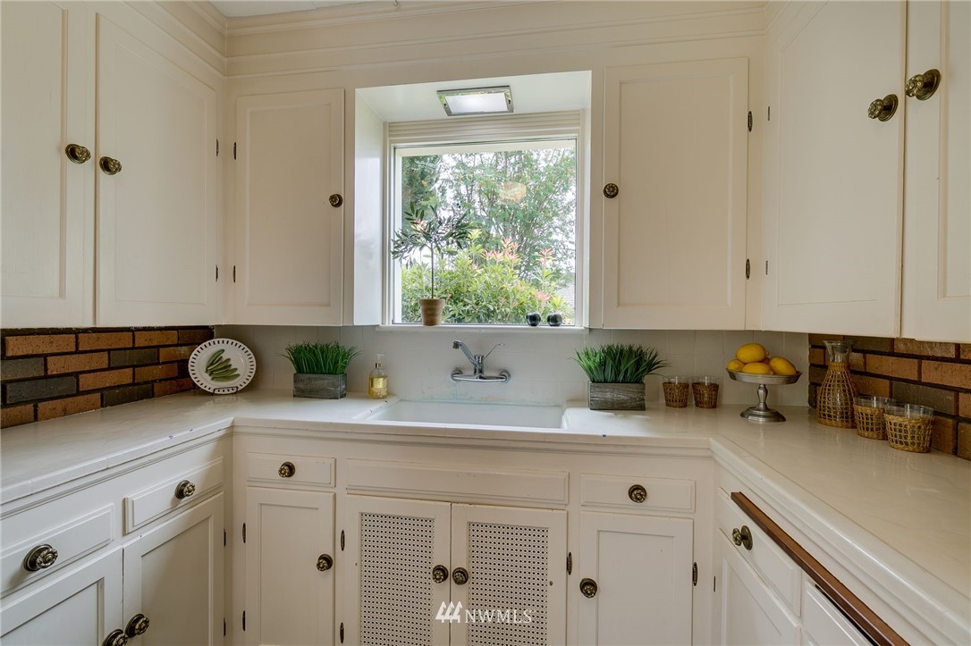 2602 29th Avenue West Seattle, WA 98199 - Photo 12 of 40 a kitchen with a sink and a window