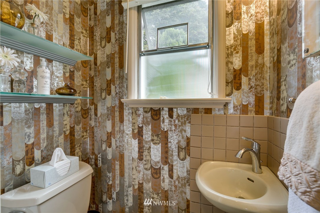 2602 29th Avenue West Seattle, WA 98199 - Photo 14 of 40 a bathroom with a sink a toilet and shower