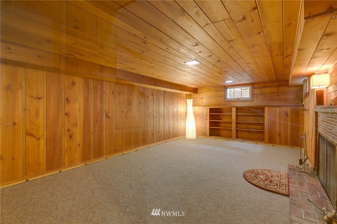 2602 29th Avenue West Seattle, WA 98199 - Photo 22 of 40 a view of livingroom with furniture