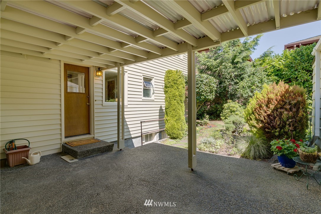 2602 29th Avenue West Seattle, WA 98199 - Photo 31 of 40 a view of a room with large trees