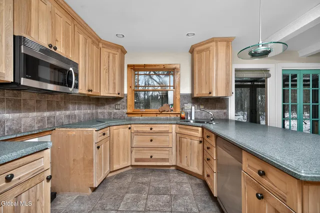 $689,900 | 148 Appleton Road, Clifton Park, NY 12148