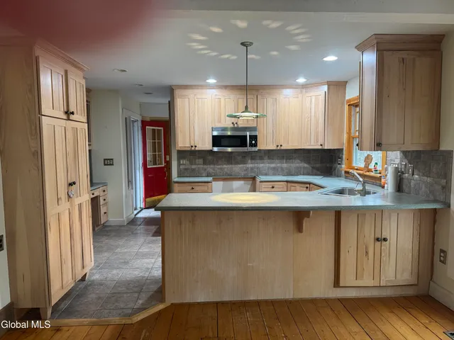 $689,900 | 148 Appleton Road, Clifton Park, NY 12148