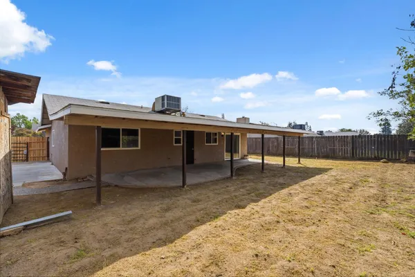 $325,000 | 2916 Miami Avenue, Clovis, CA 93611