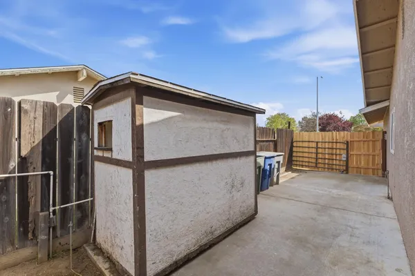 $325,000 | 2916 Miami Avenue, Clovis, CA 93611