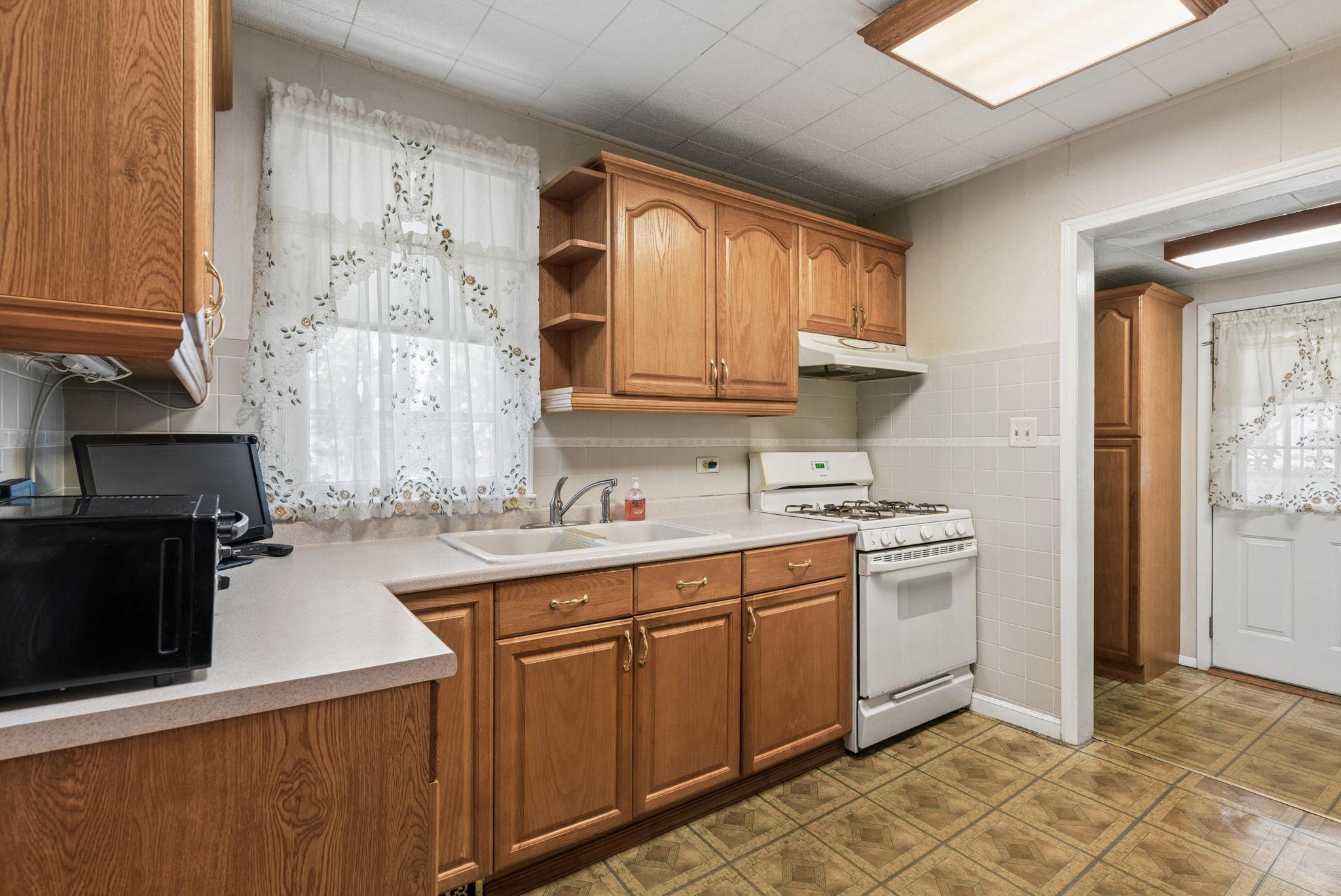 19 Old Solomons Island Road Annapolis, MD 21401 - Photo 8 of 51 Kitchen