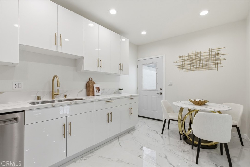 10012 Plainview Avenue Tujunga, CA 91042 - Photo 11 of 39