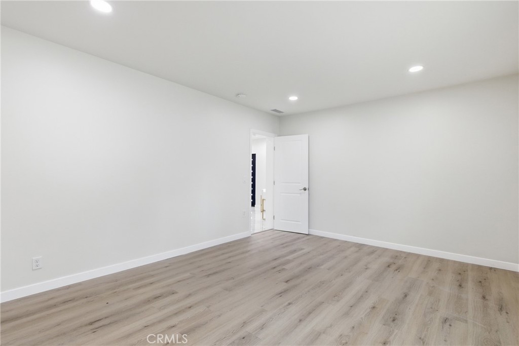 10012 Plainview Avenue Tujunga, CA 91042 - Photo 14 of 39