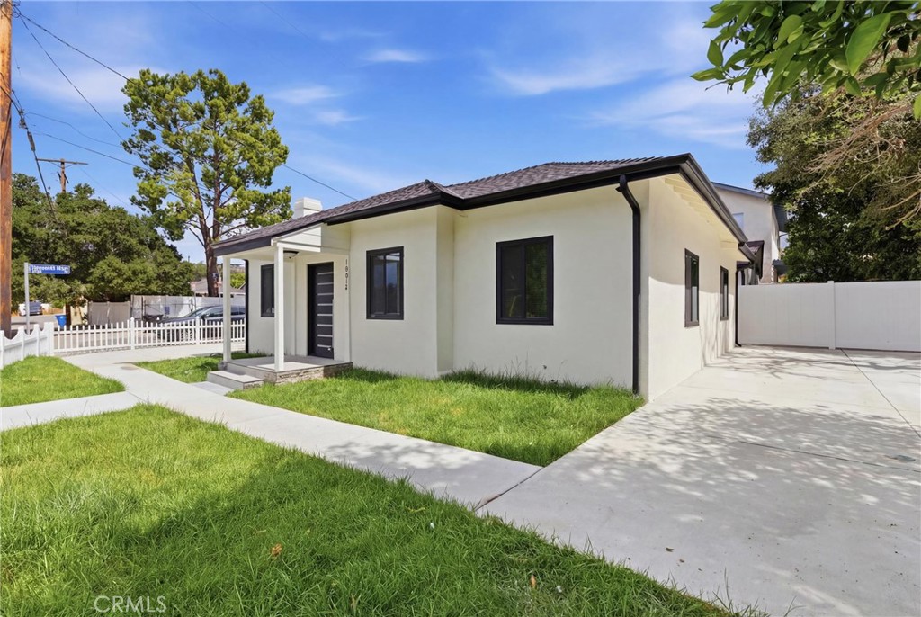 10012 Plainview Avenue Tujunga, CA 91042 - Photo 2 of 39