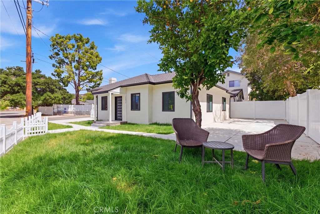 10012 Plainview Avenue Tujunga, CA 91042 - Photo 4 of 39 Front Yard