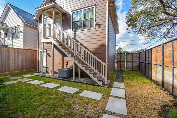 a view of a house with backyard and porch