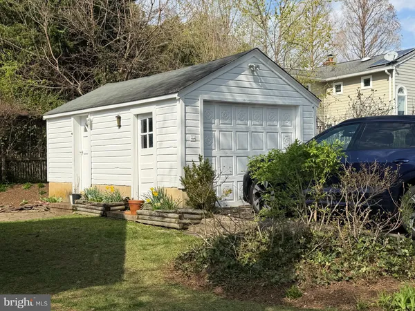 $4,400 | 2101 North Nottingham Street, Arlington, VA 22205