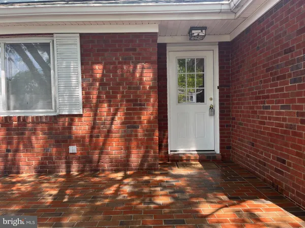 $4,400 | 2101 North Nottingham Street, Arlington, VA 22205