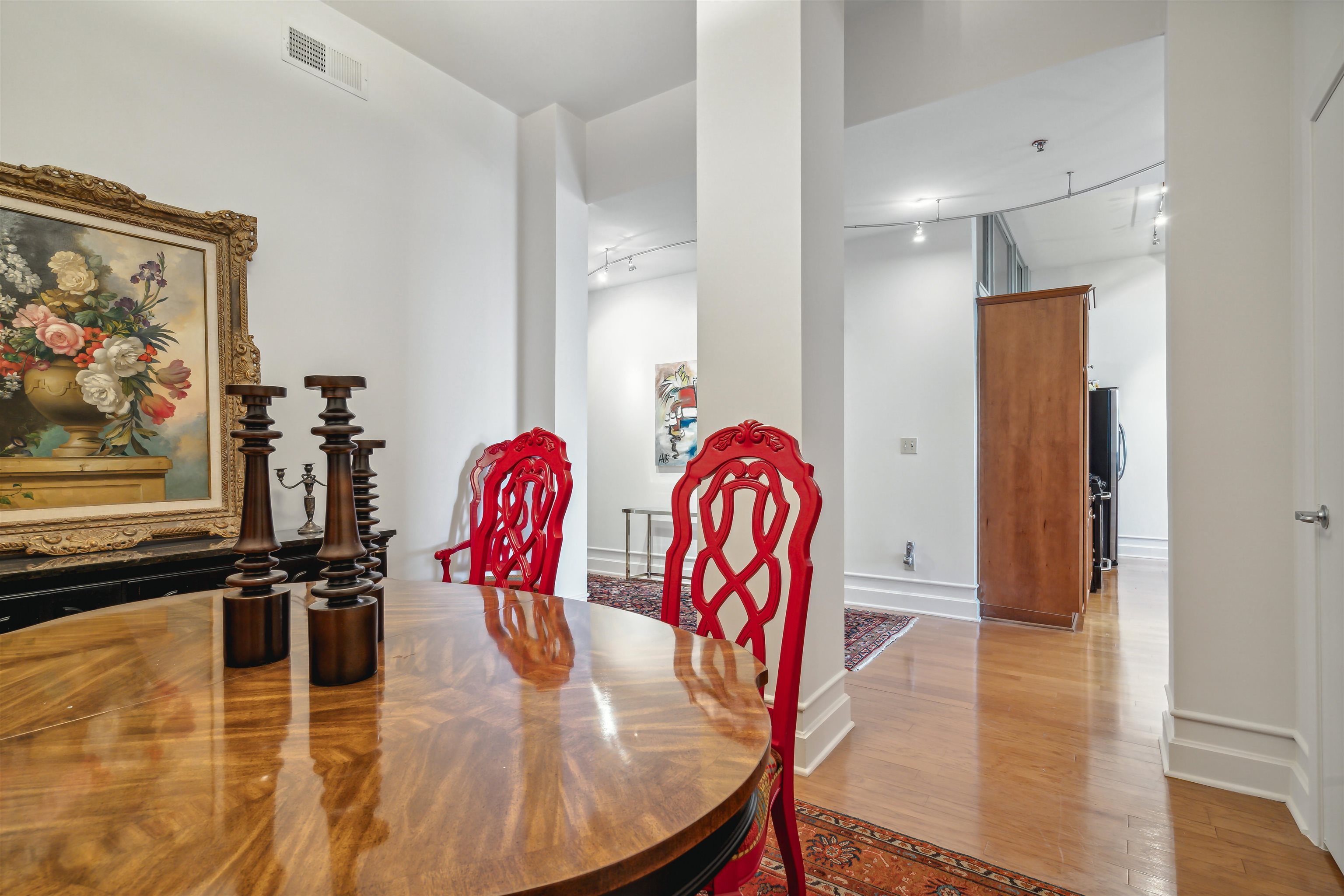 648 Riverside Drive, Unit 320 Memphis, TN 38103 - Photo 12 of 39 With a full sized closet this space is currently used as a formal dining area. This 11' x 11' flex space could be used in a variety of ways.