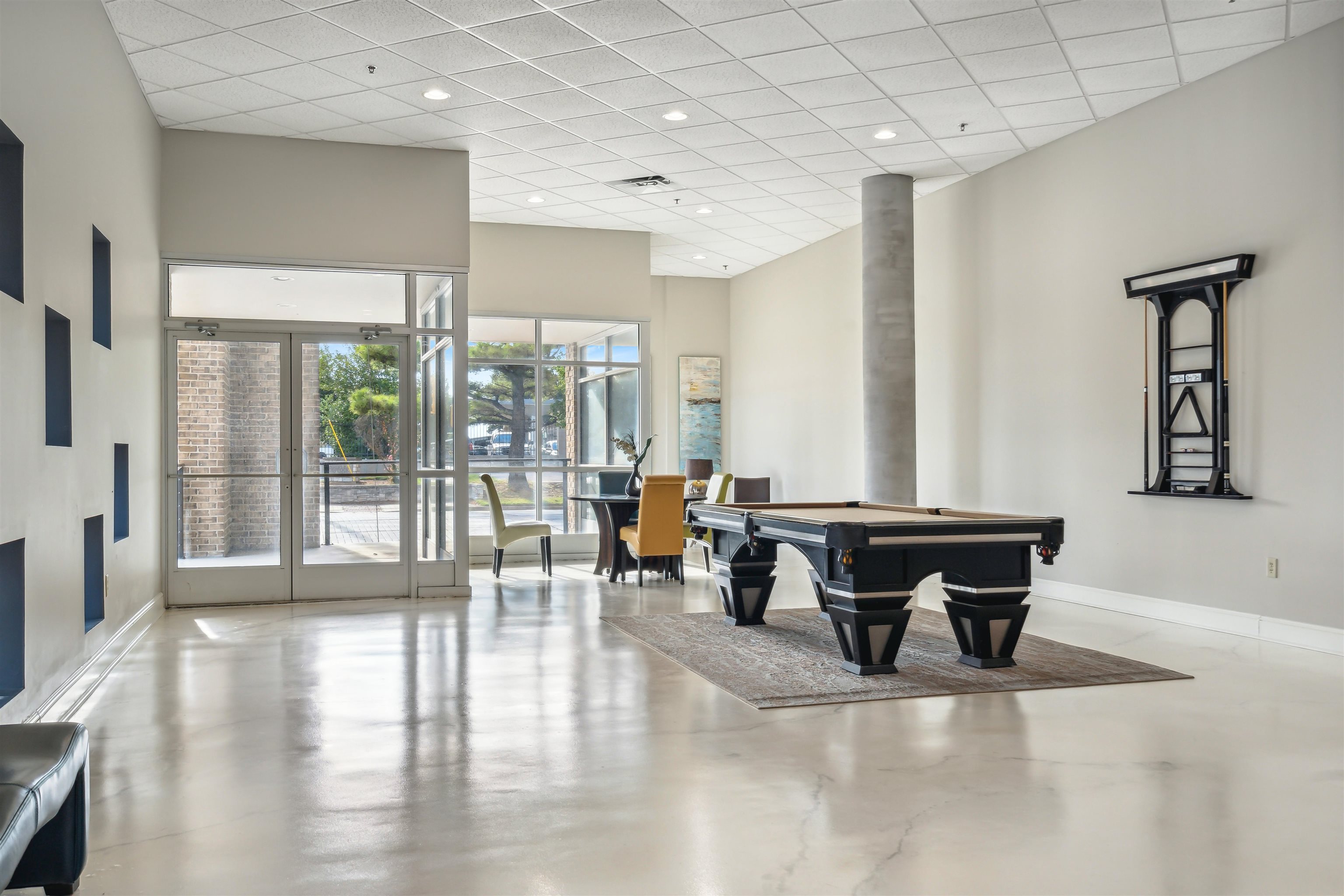 648 Riverside Drive, Unit 320 Memphis, TN 38103 - Photo 33 of 39 Guest entrance with seating area, pool table and mailroom.