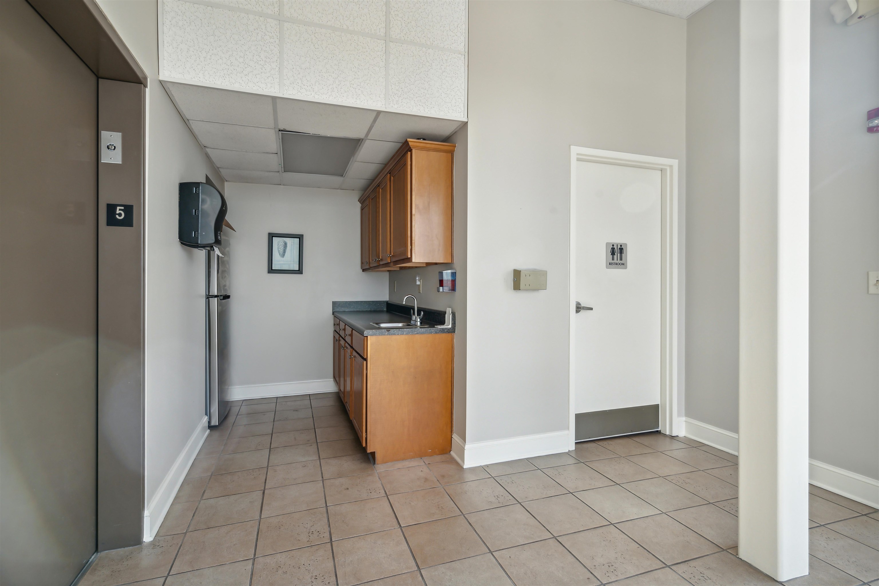 648 Riverside Drive, Unit 320 Memphis, TN 38103 - Photo 35 of 39 One of the best rooftops in downtown. Inside and outside seating with convenient serving area, refrigerator and restroom.