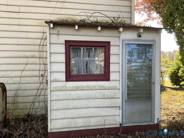 1633 Stuart Avenue Petersburg, VA 23803 - Photo 14 of 28 Entrance to property