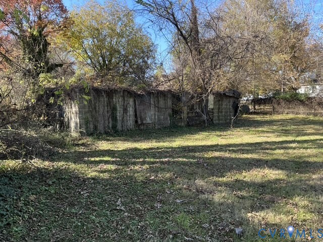 1633 Stuart Avenue Petersburg, VA 23803 - Photo 16 of 28 View of green lawn