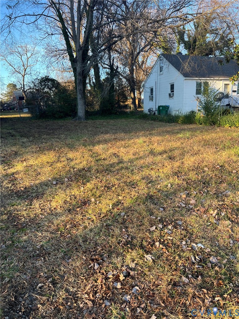 1633 Stuart Avenue Petersburg, VA 23803 - Photo 23 of 28 View of yard
