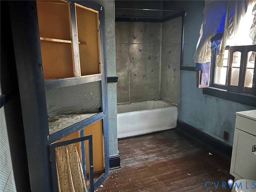 1633 Stuart Avenue Petersburg, VA 23803 - Photo 27 of 28 Bathroom with vanity, shower / washtub combination