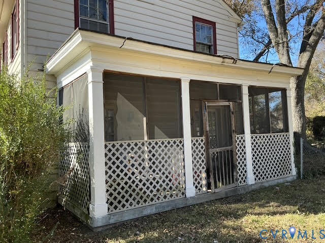 1633 Stuart Avenue Petersburg, VA 23803 - Photo 4 of 28 View of side of home with a sunroom