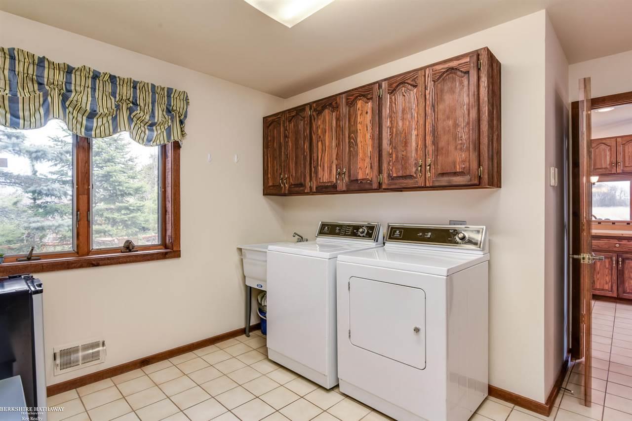 32443 Sutton Road New Baltimore, MI 48047 - Photo 20 of 46 Large Laundry/Mud room