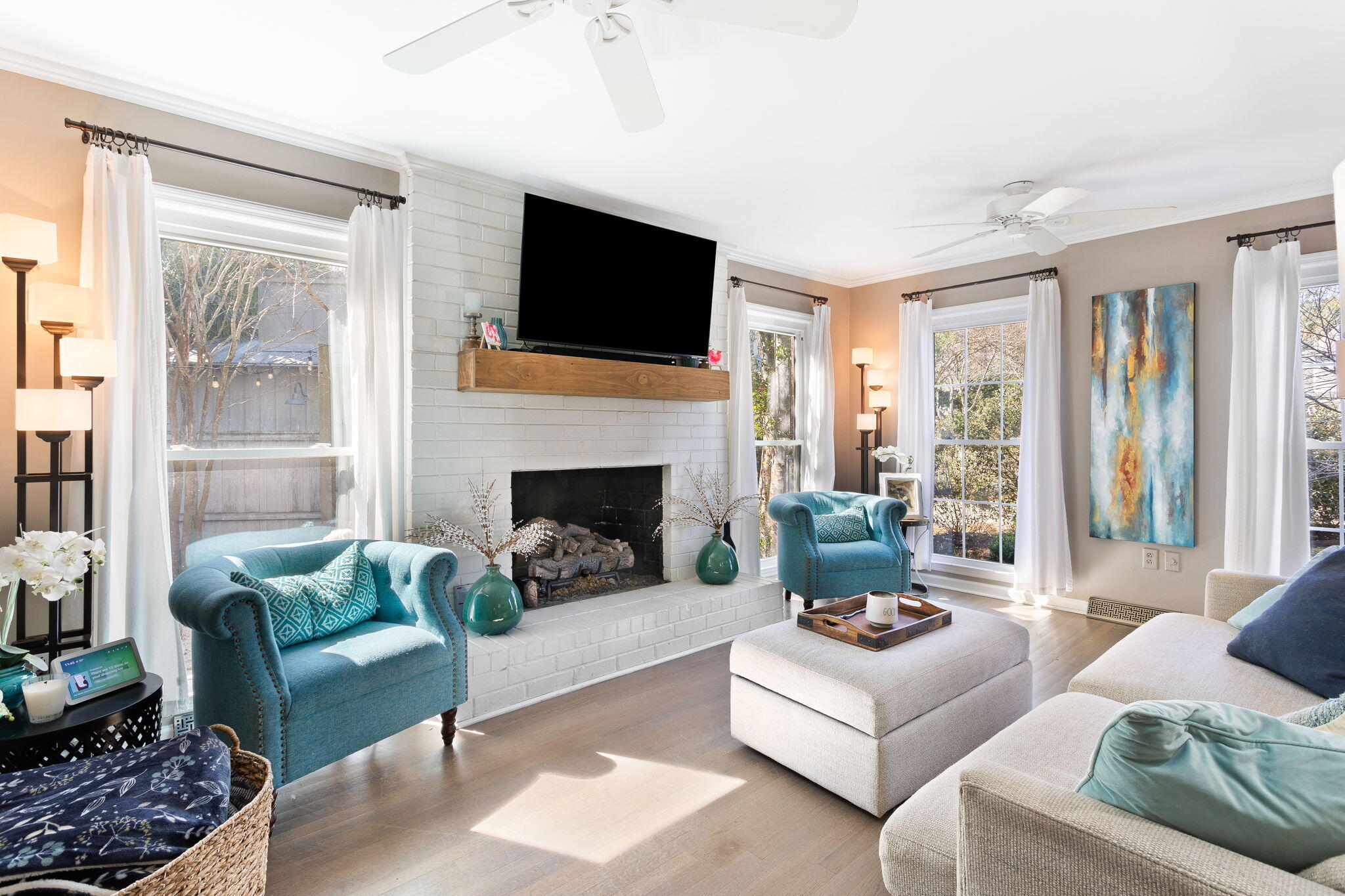 932 Richter Way Mount Pleasant, SC 29464 - Photo 12 of 38 Living room