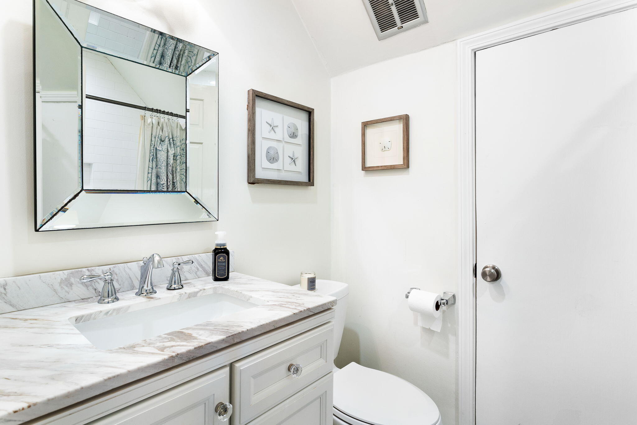932 Richter Way Mount Pleasant, SC 29464 - Photo 22 of 38 Shared bathroom