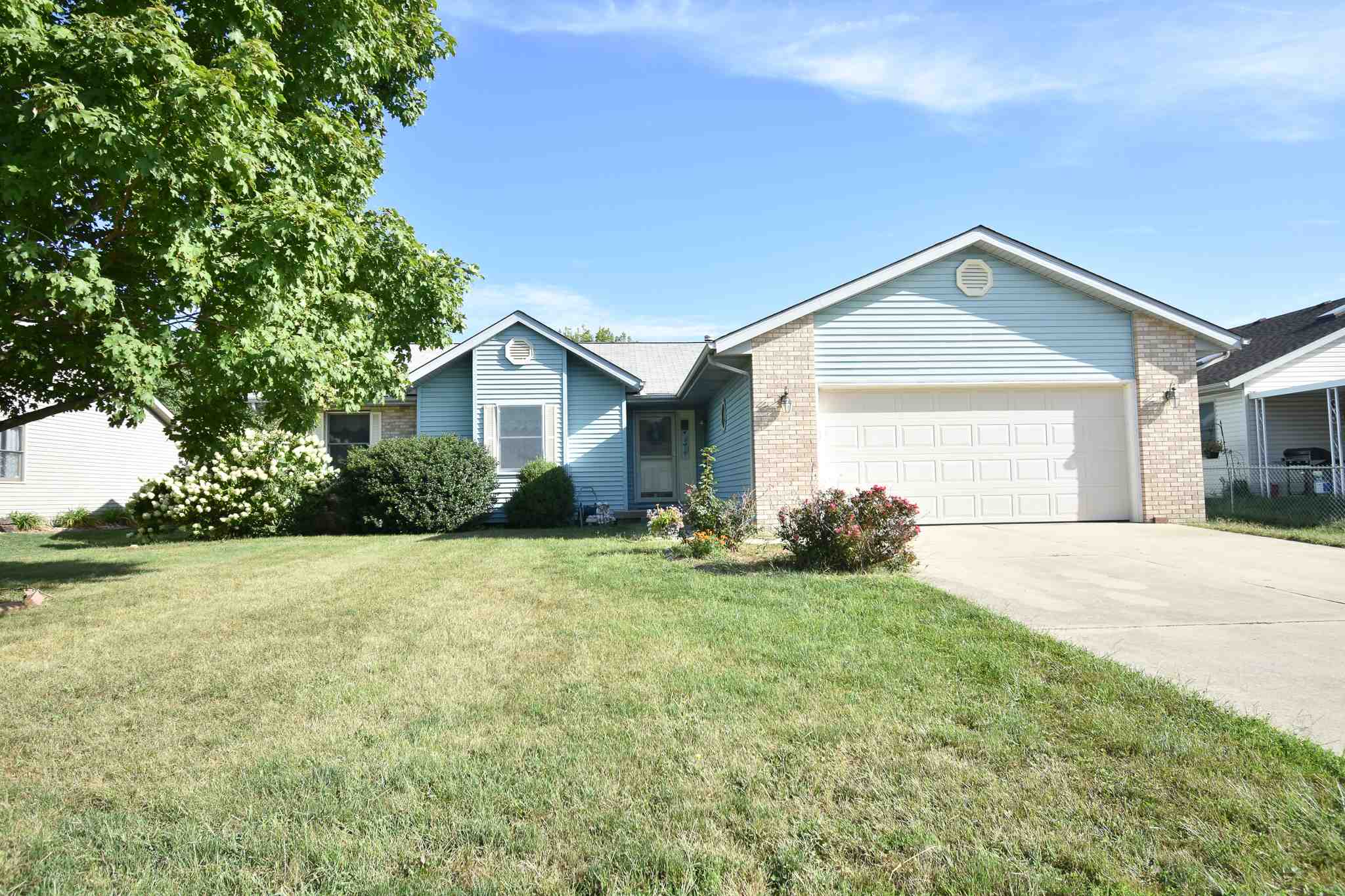 1223 Christopher Lane Springfield, IL 62712 - Photo 1 of 20