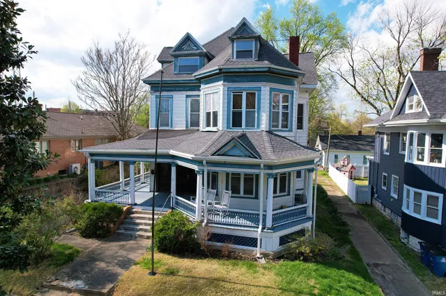 $209,900 | 126 East 4th Street, Mount Carmel, IL 62863