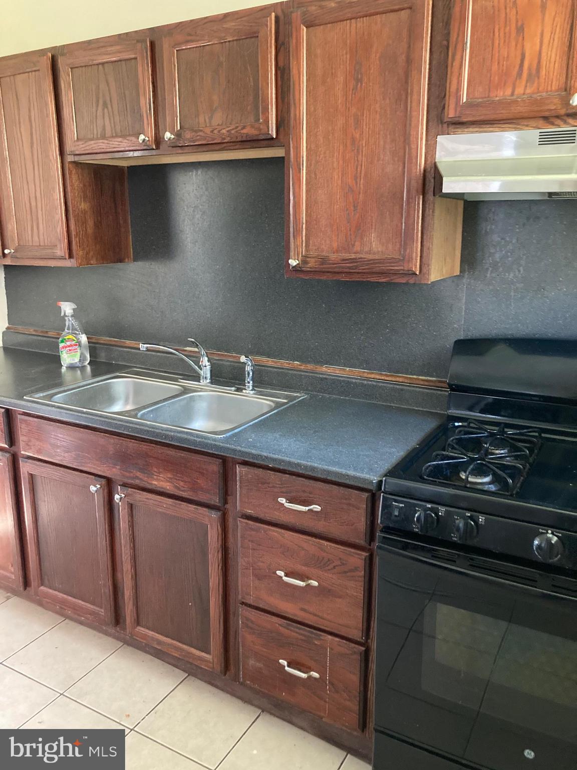 933 Keystone Road Chester, PA 19013 - Photo 9 of 20 Kitchen