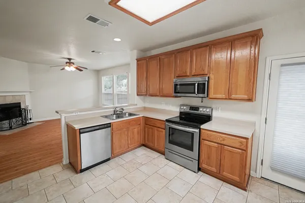 $2,050 | 525 Thurber Drive, Schertz, TX 78154