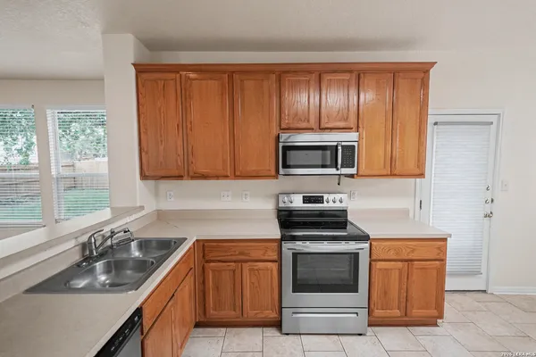 $2,050 | 525 Thurber Drive, Schertz, TX 78154