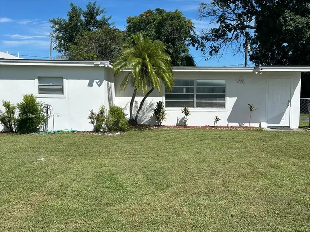 $1,200 | 708 South Bond Street, Clewiston, FL 33440