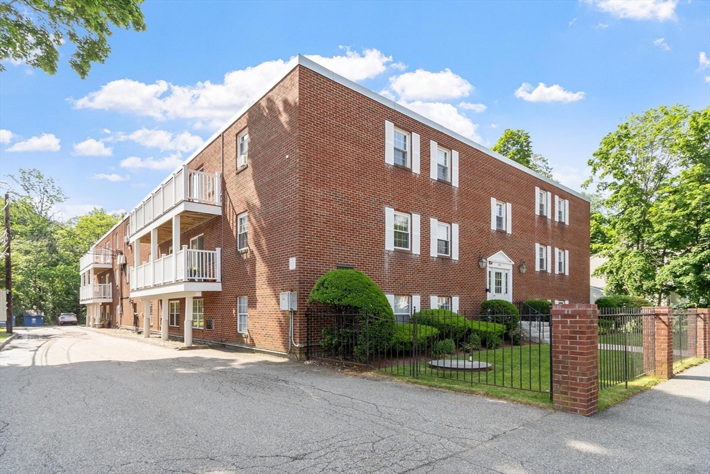 276 Albion Street, Unit 12 Wakefield, MA 01880 - Photo 1 of 38