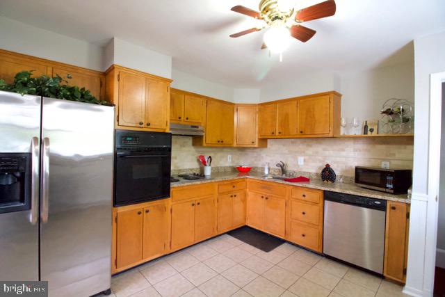 403 Neepier Road Baltimore, MD 21228 - Photo 7 of 20 Eat in Kitchen