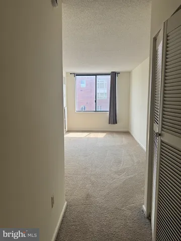 a view of empty room with window