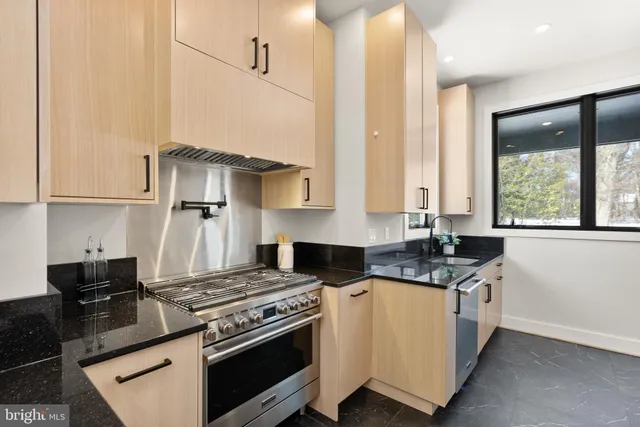 $2,650,000 | 5524 Summit Street, Centreville, VA 20120