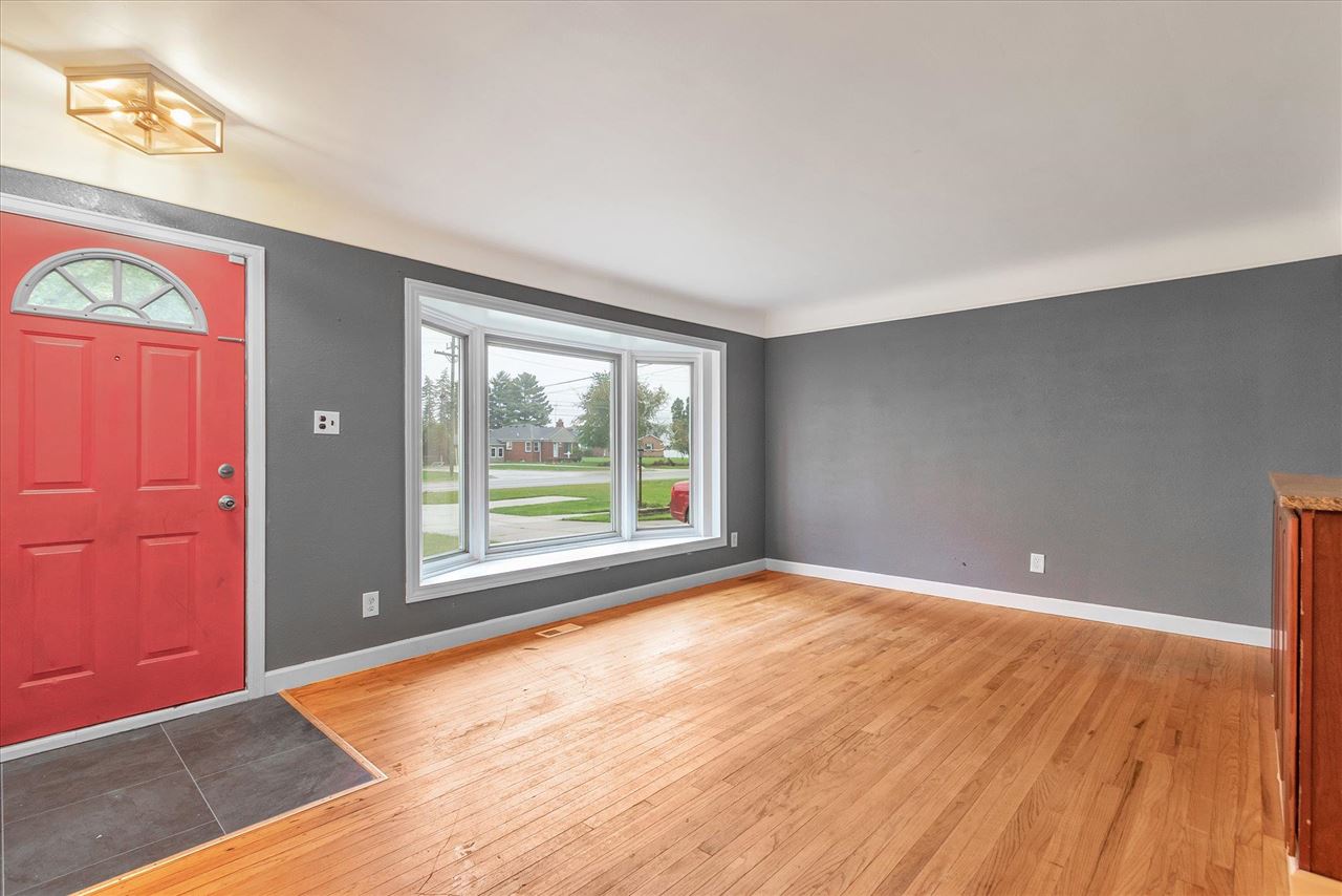 11274 Canal Road Sterling Heights, MI 48314 - Photo 7 of 43 50057091-6.JPG