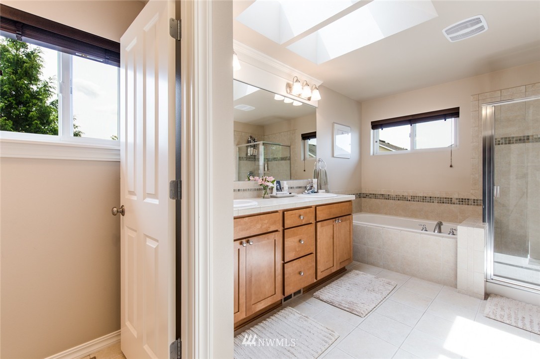 251 Chelan Court Northeast Renton, WA 98059 - Photo 14 of 25