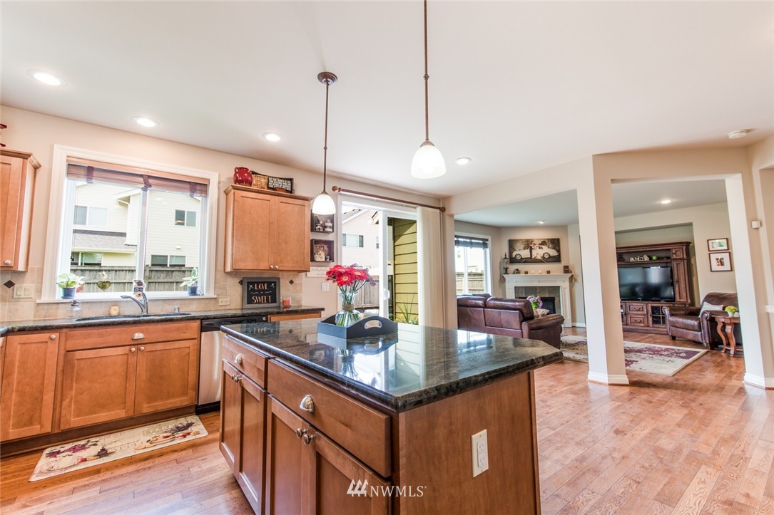 251 Chelan Court Northeast Renton, WA 98059 - Photo 8 of 25